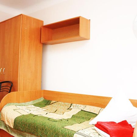 Auberge de jeunesse Vydubychi à Kiev Extérieur photo